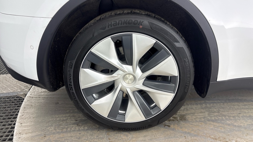 TESLA MODEL Y HATCHBACK Long Range AWD 5dr Auto