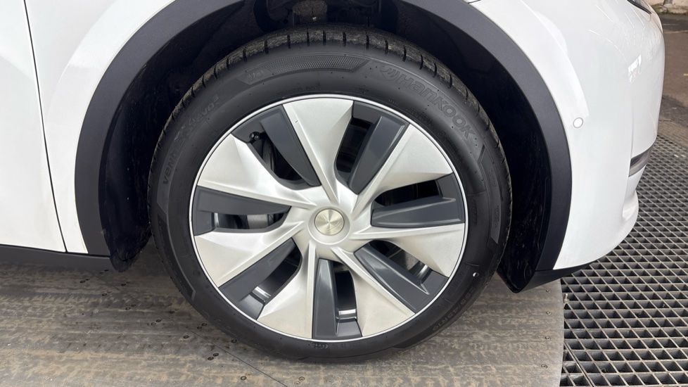 TESLA MODEL Y HATCHBACK Long Range AWD 5dr Auto