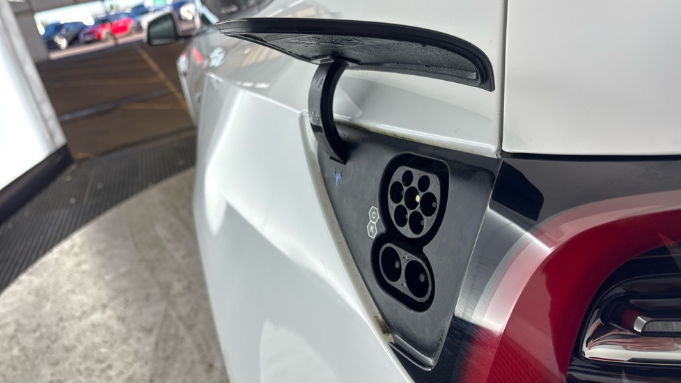 TESLA MODEL Y HATCHBACK Long Range AWD 5dr Auto