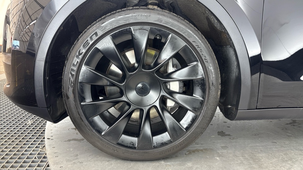 TESLA MODEL Y HATCHBACK Long Range AWD 5dr Auto
