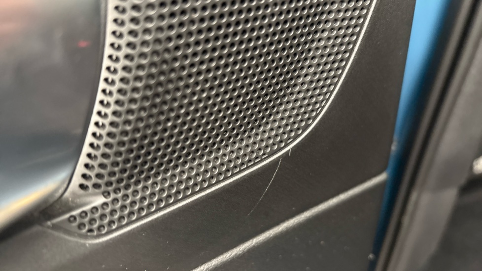 VOLVO XC40 scratches