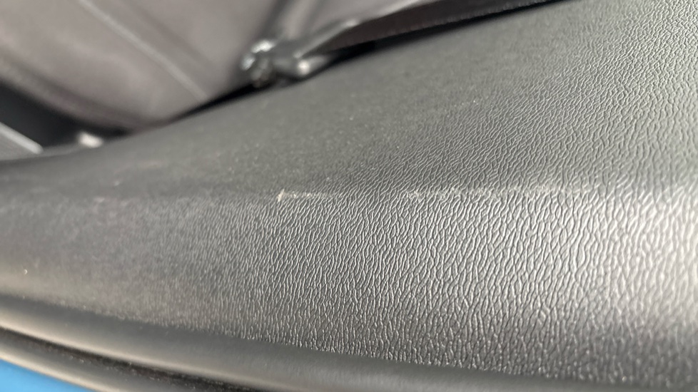 VOLVO XC40 scuff