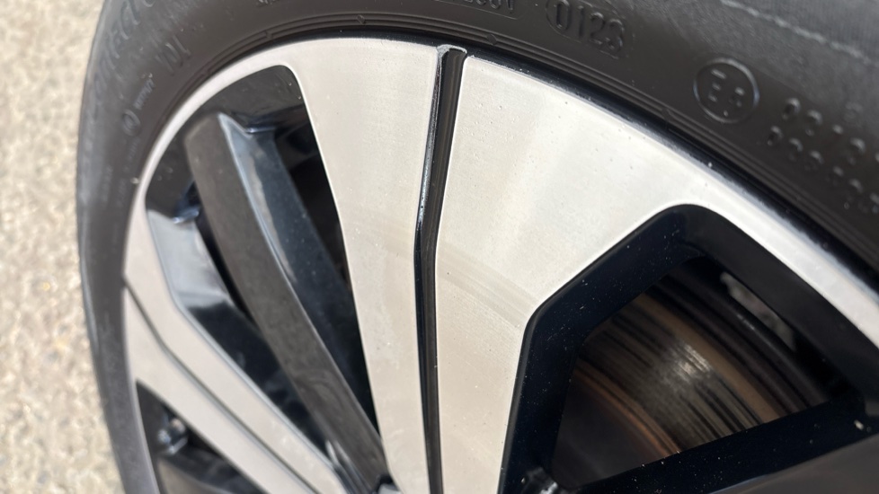 VOLVO XC40 scuff