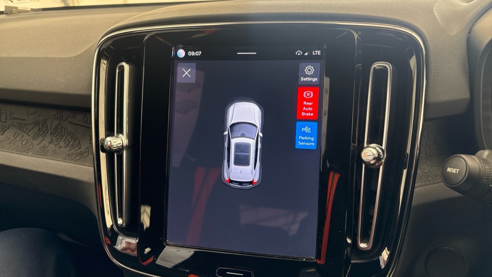 VOLVO XC40 parking sensors