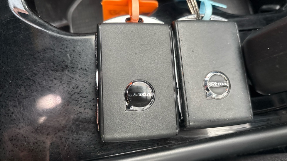 VOLVO XC40 two keys