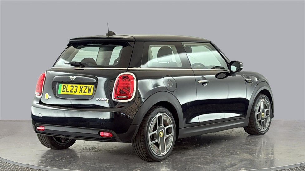 MINI HATCHBACK Image 5