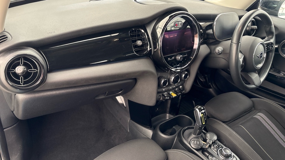 MINI HATCHBACK Image 10