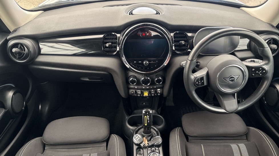 MINI HATCHBACK Image 11