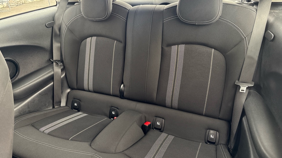 MINI HATCHBACK Image 14