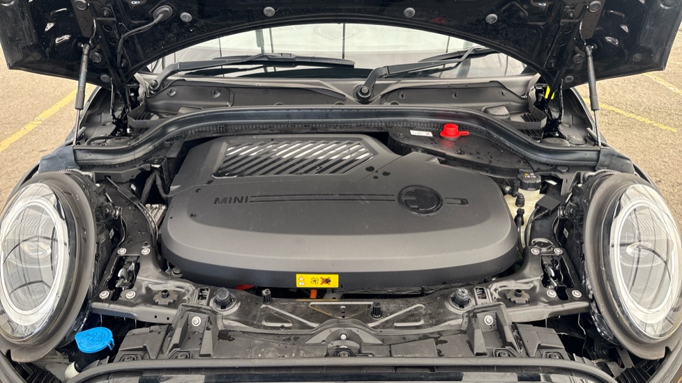 MINI HATCHBACK Image 16