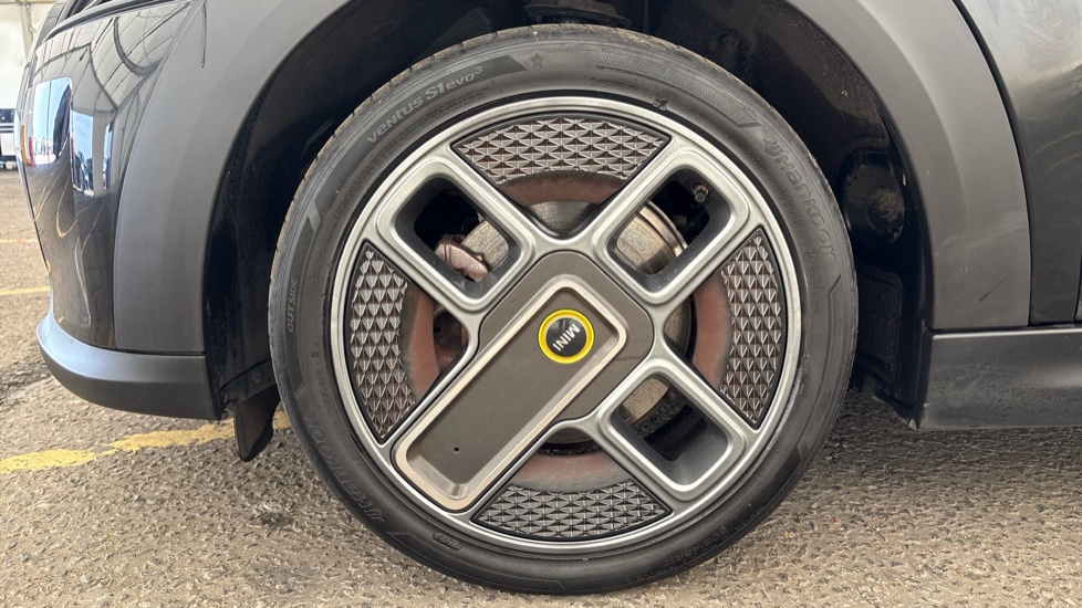 MINI HATCHBACK Image 17