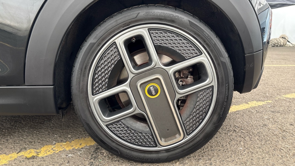MINI HATCHBACK Image 18