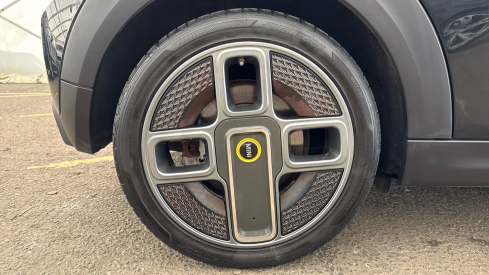 MINI HATCHBACK Image 19
