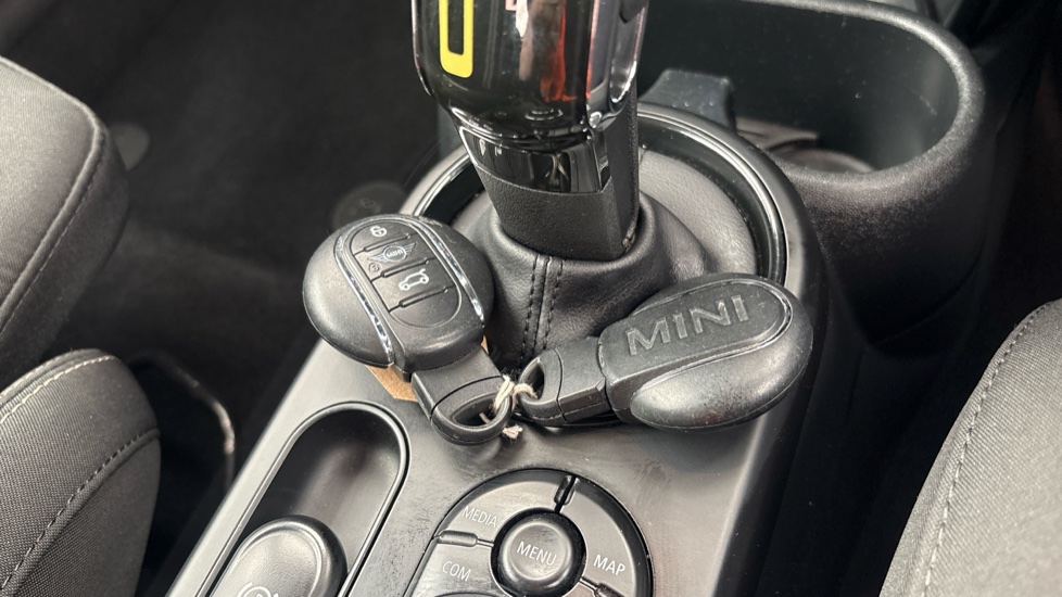 MINI HATCHBACK 2 keys available
