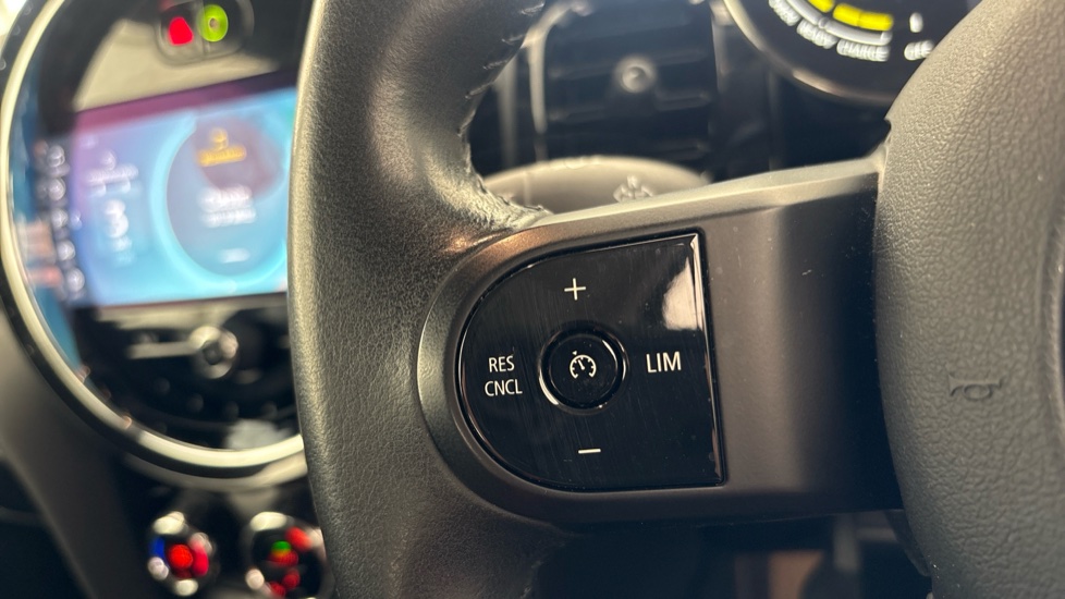 MINI HATCHBACK Cruise control