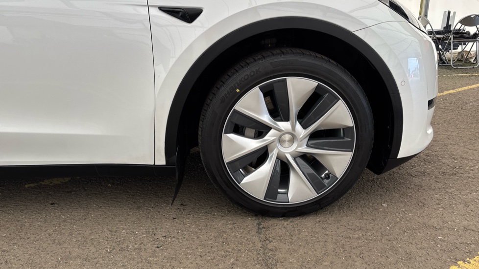 TESLA MODEL Y HATCHBACK Long Range AWD 5dr Auto