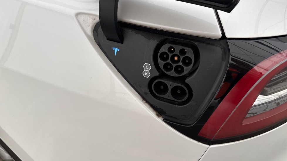 TESLA MODEL Y HATCHBACK Long Range AWD 5dr Auto