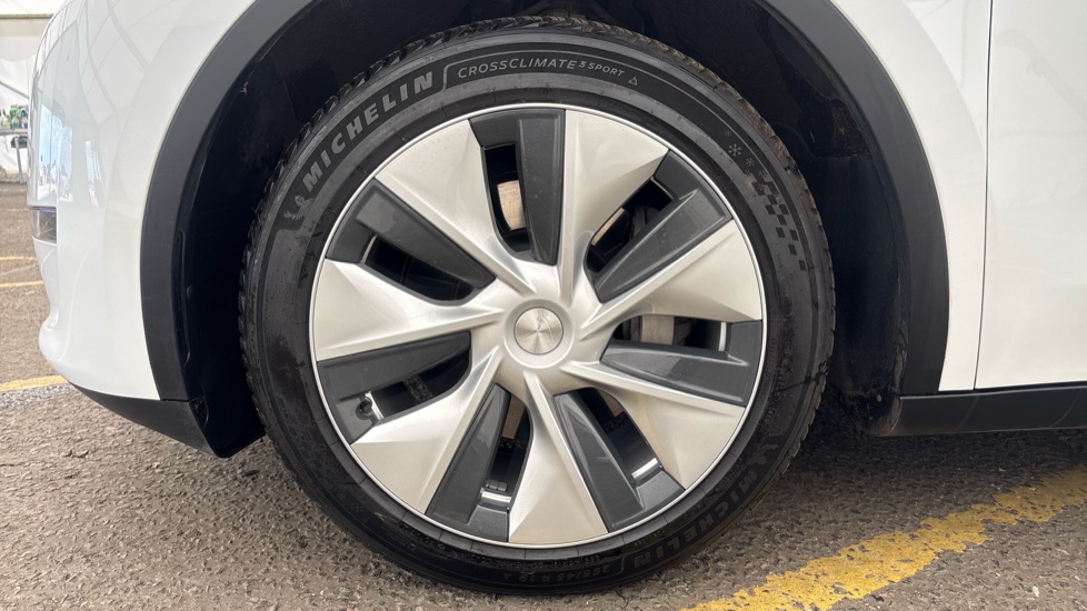 Tesla Model Y Image 17