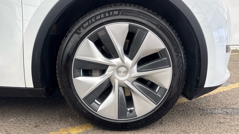 Tesla Model Y Image 20