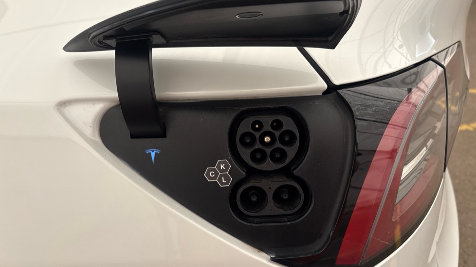 Tesla Model Y Image 21