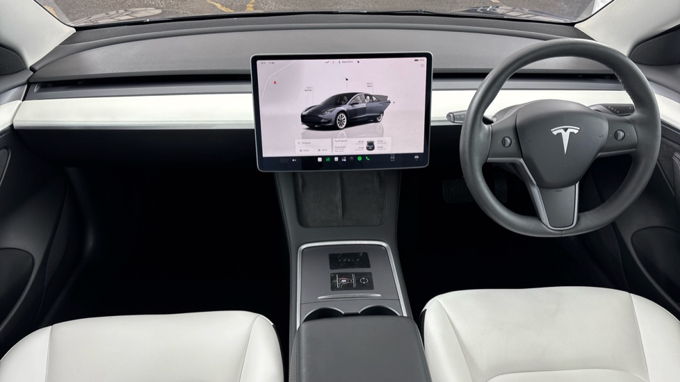 TESLA MODEL 3 Image 11