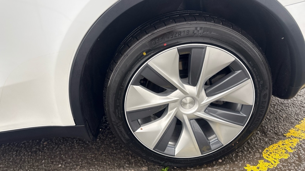 TESLA MODEL Y HATCHBACK Long Range AWD 5dr Auto