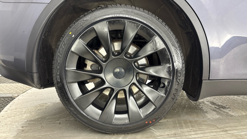 TESLA MODEL Y HATCHBACK Long Range AWD 5dr Auto
