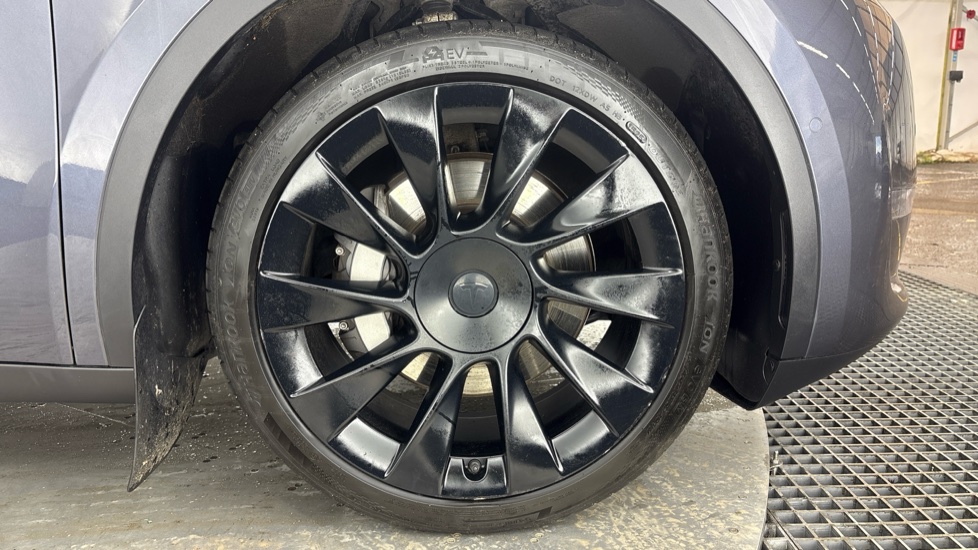 TESLA MODEL Y HATCHBACK Long Range AWD 5dr Auto