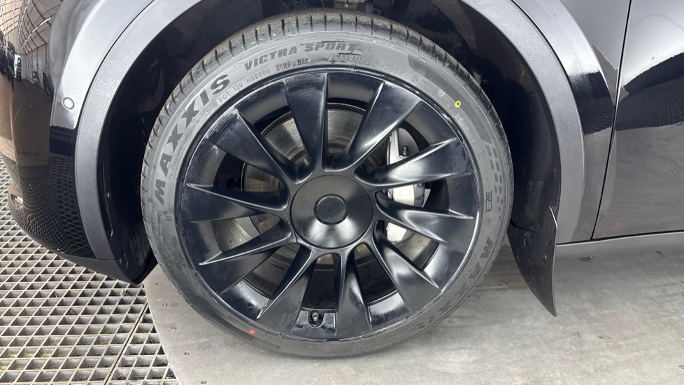 TESLA MODEL Y HATCHBACK Long Range AWD 5dr Auto