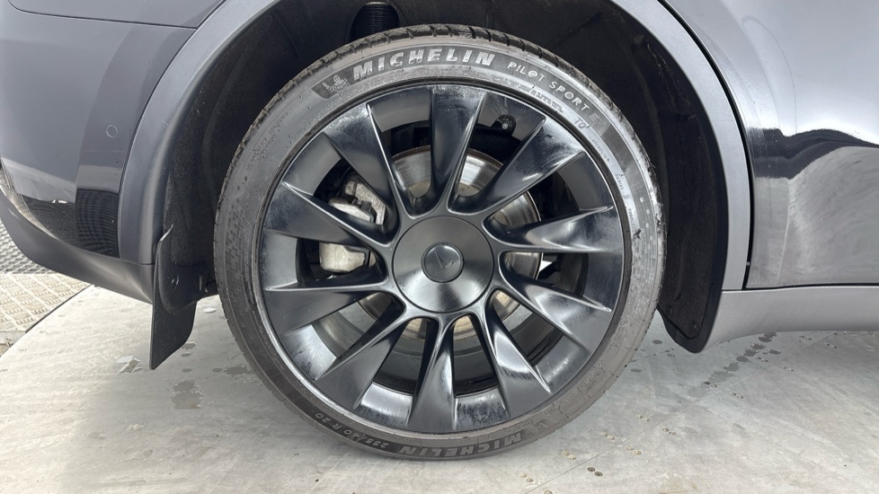 TESLA MODEL Y HATCHBACK Long Range AWD 5dr Auto