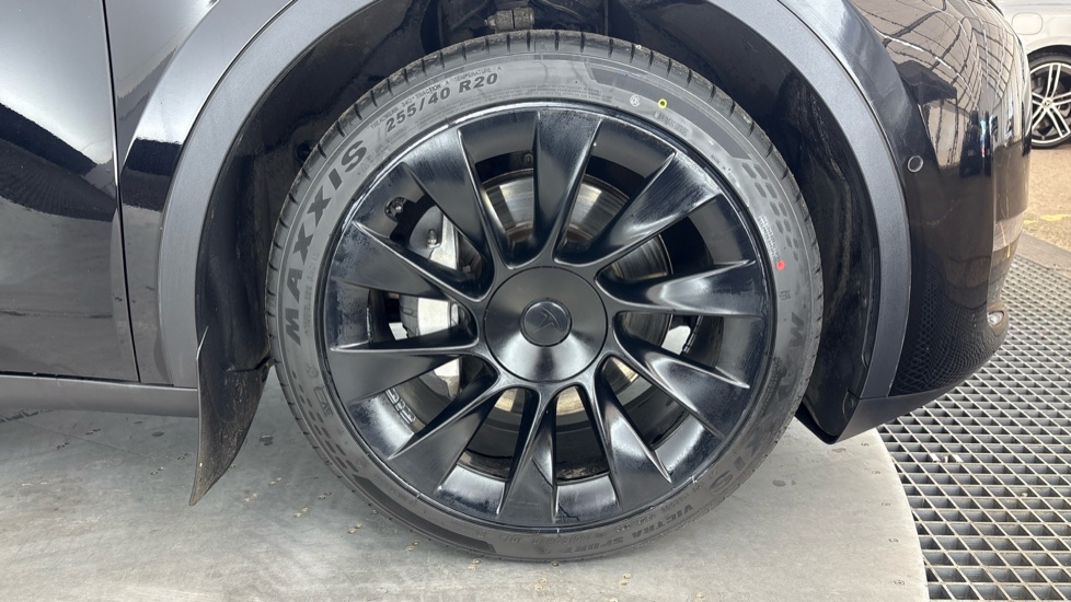 TESLA MODEL Y HATCHBACK Long Range AWD 5dr Auto