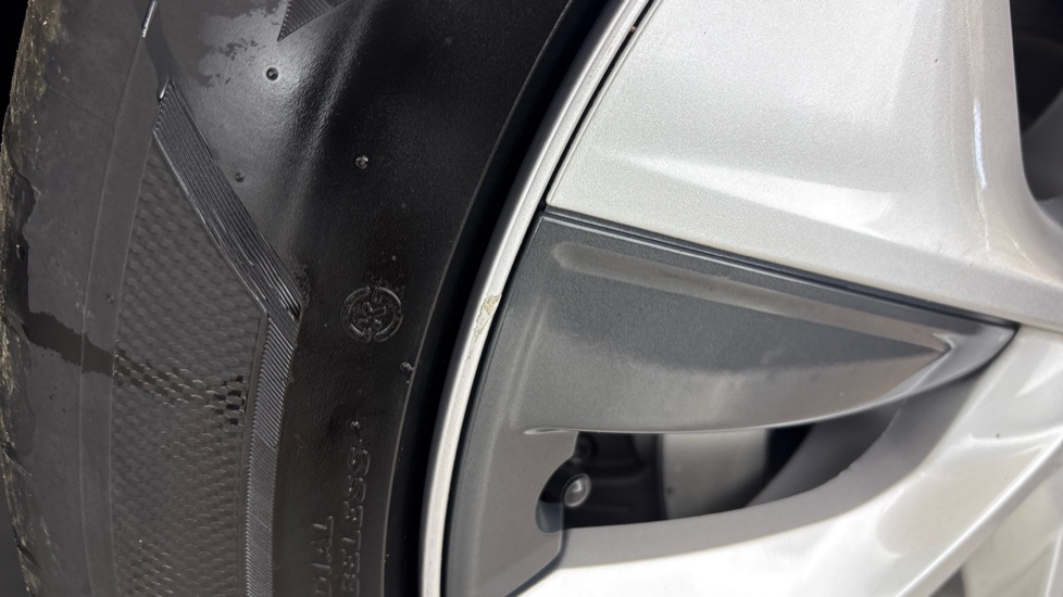 TESLA MODEL Y HATCHBACK RWD 5dr Auto
