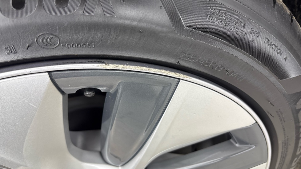 TESLA MODEL Y HATCHBACK RWD 5dr Auto