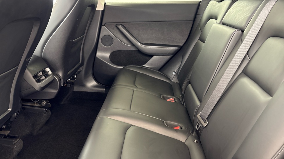TESLA MODEL Y HATCHBACK RWD 5dr Auto