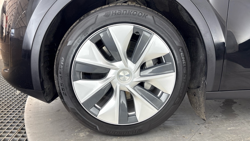 TESLA MODEL Y HATCHBACK RWD 5dr Auto