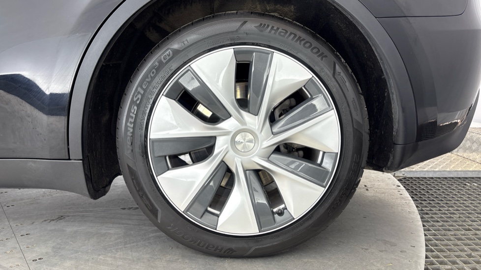 TESLA MODEL Y HATCHBACK RWD 5dr Auto