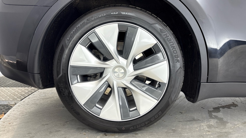 TESLA MODEL Y HATCHBACK RWD 5dr Auto