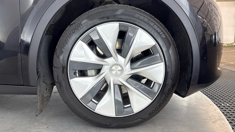 TESLA MODEL Y HATCHBACK RWD 5dr Auto