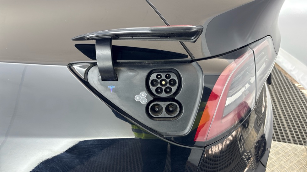TESLA MODEL Y HATCHBACK RWD 5dr Auto