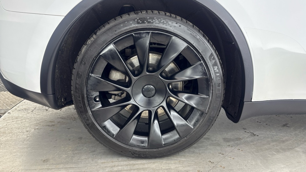 TESLA MODEL Y HATCHBACK RWD 5dr Auto