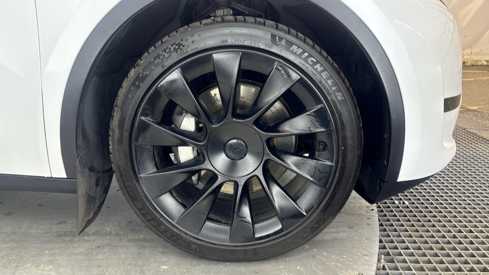 TESLA MODEL Y HATCHBACK RWD 5dr Auto