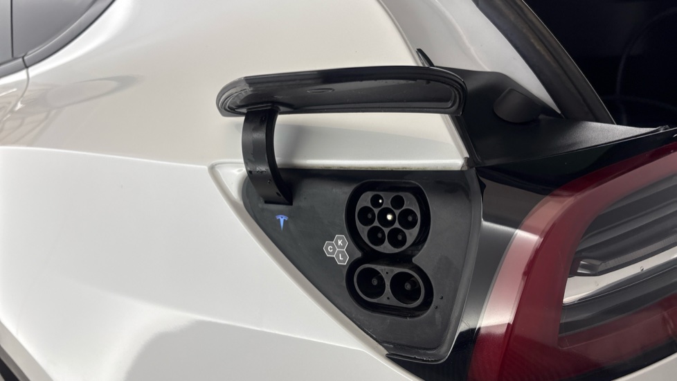 TESLA MODEL Y HATCHBACK RWD 5dr Auto
