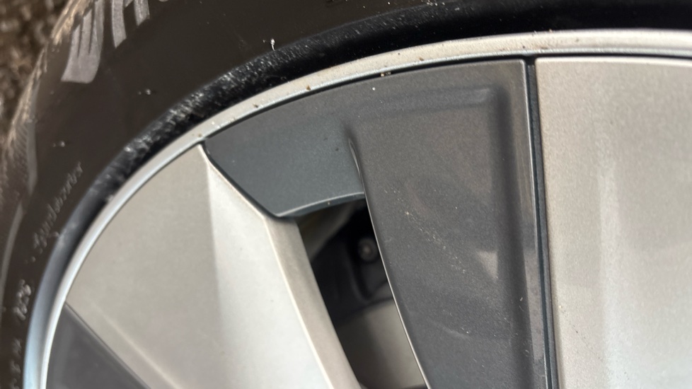 TESLA MODEL Y HATCHBACK RWD 5dr Auto