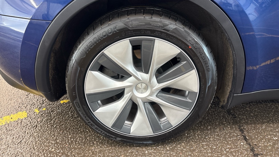 TESLA MODEL Y HATCHBACK RWD 5dr Auto