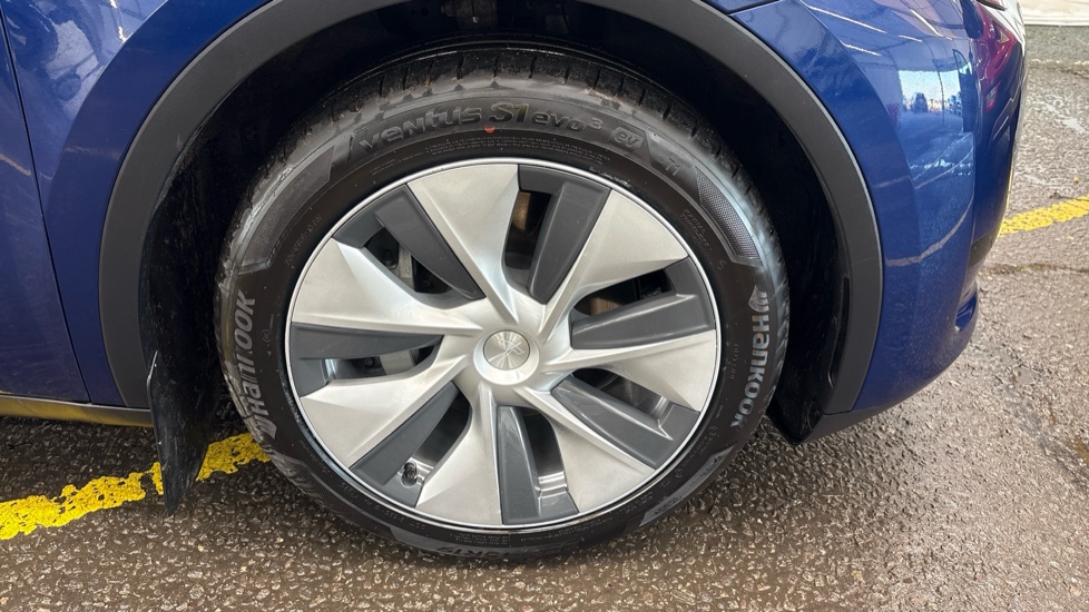 TESLA MODEL Y HATCHBACK RWD 5dr Auto