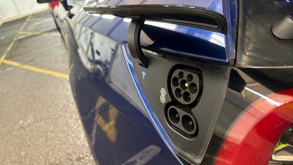 TESLA MODEL Y HATCHBACK RWD 5dr Auto