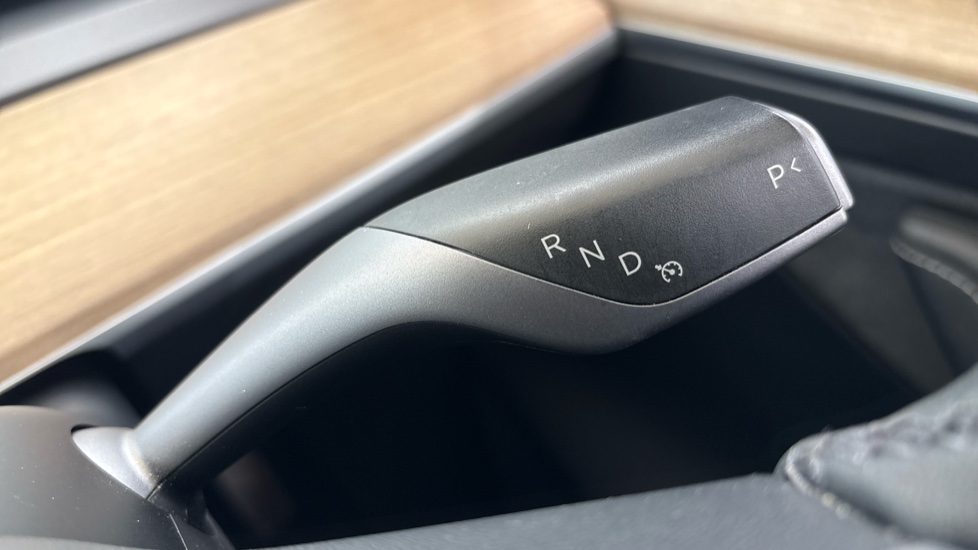 TESLA MODEL Y HATCHBACK RWD 5dr Auto