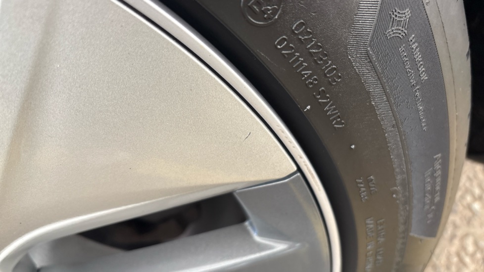 TESLA MODEL Y scuff
