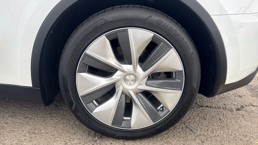 TESLA MODEL Y Image 18
