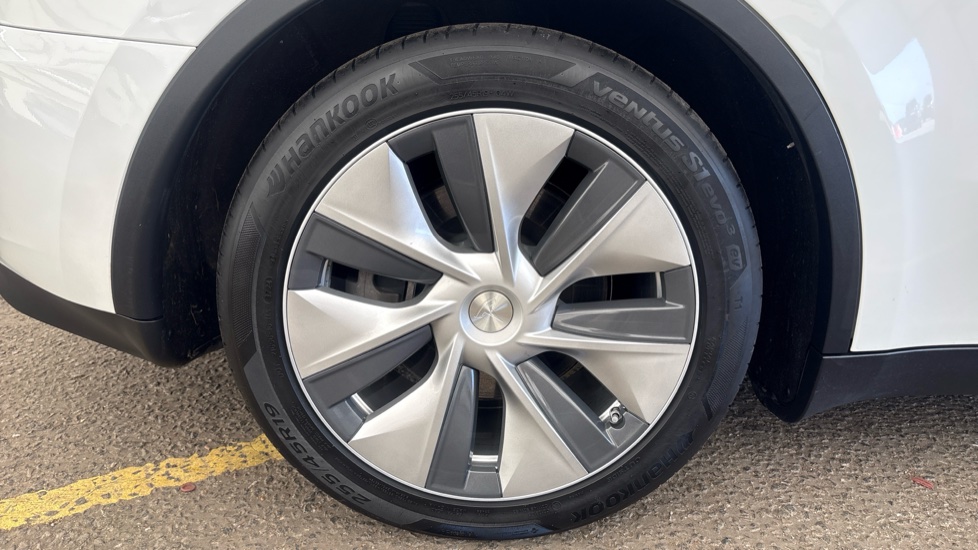 TESLA MODEL Y Image 19